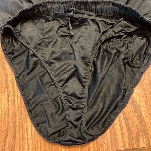 Women’s Nike Dri-Fit athletic shorts – size large - Picture 4 of 6